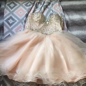 A very cute prom dress